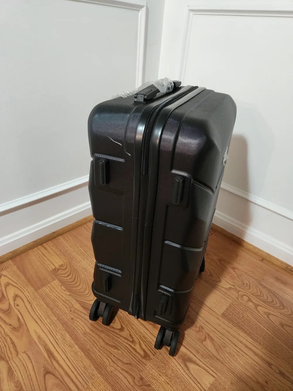 Black Hardshell Carry-On Spinner Bag - Men